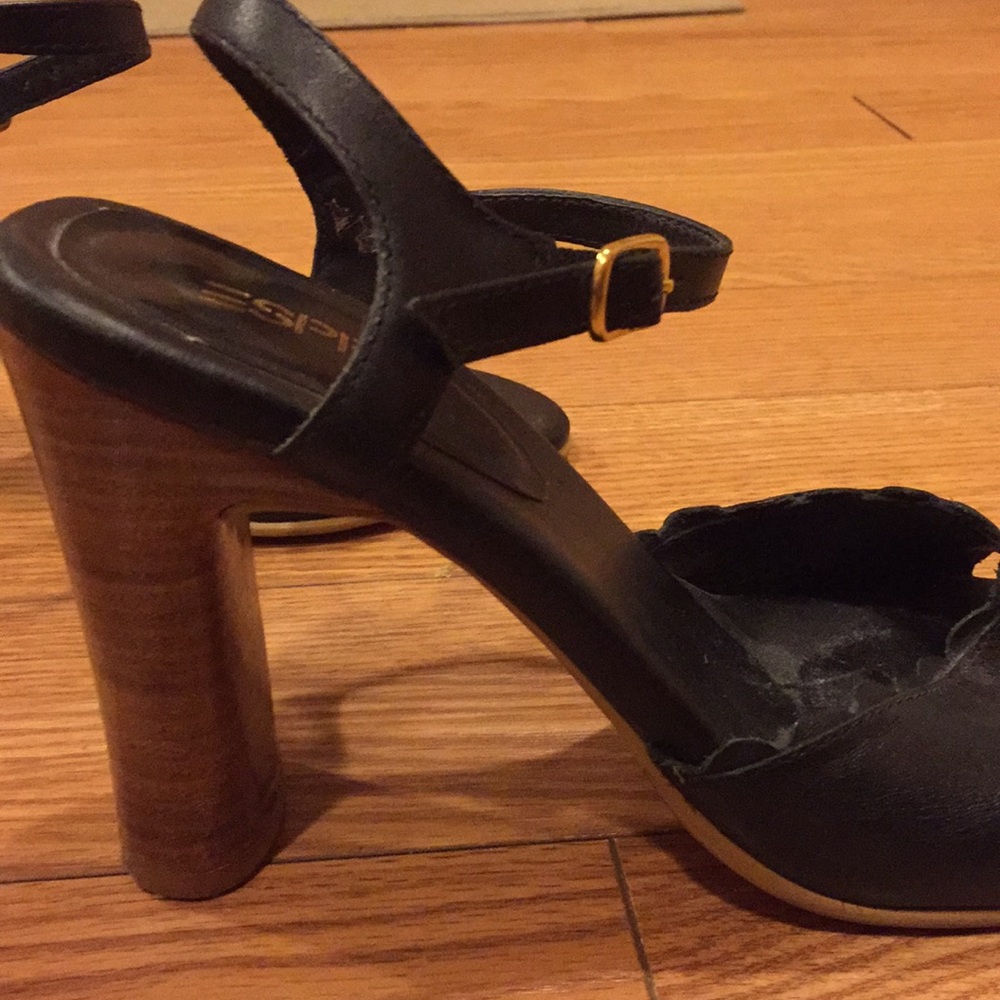 Sandals - Picture 2 of 2